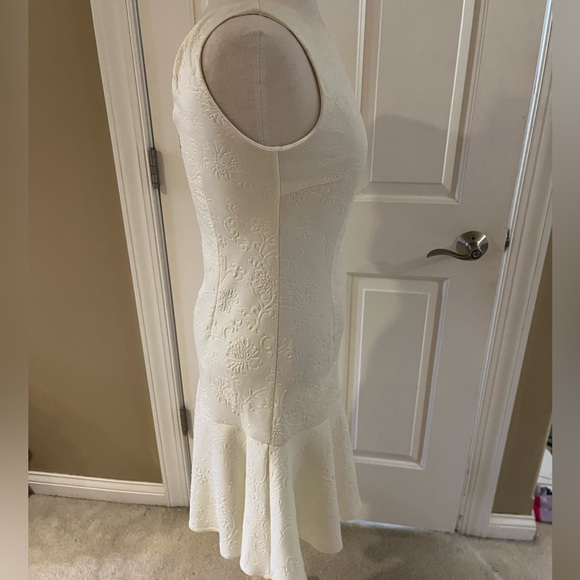 NWT Elegant Winter White Floral EmbossedSleeveless Dress by Spense-Size 6 - Picture 5 of 8